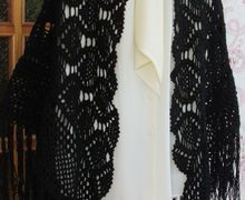 Шаль вязаная крючком Черный ажур.
