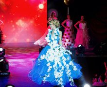 Голубое с орхидеями