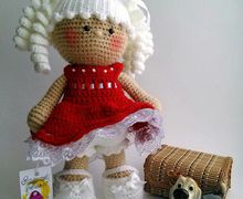 Куколка в красном платье