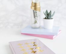 Золотистый декор блокнота