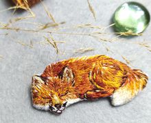 Лиса брошь гладью