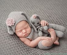 Костюмчик "Зайка"- шапочка, штанишки с грудкой, плюс мягкая игрушка "Зайчонок"