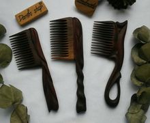 Расческа деревянная резная с ручкой " Красное дерево "