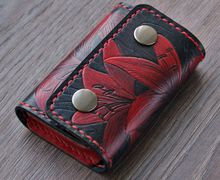 Кожаный женский кошелек "Красные лилии"