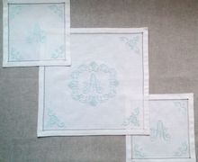 Комплект льняных салфеток с  ручной вышивкой монограммы