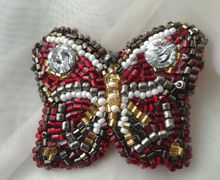 Вышитая брошь-бабочка