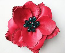 Брошь "Красный цветок"