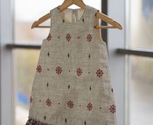 Платье-трапеция из рогожки с воланом (100% хлопок)