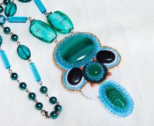  Кулон-бусы-колье ручной работы из натуральных камней