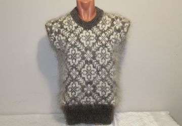 Пуховый вязаный жилет "Цветочек с веточкой"