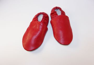 Кожаные тапочки - чешки