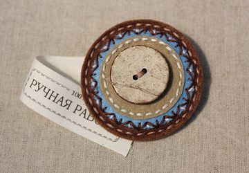 Уютная фетровая брошь