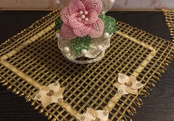 Цветок в ракушке из бисера.