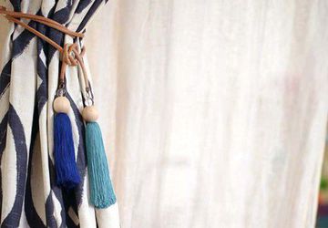 Украшаем шторы объемными кистями