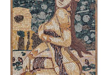 Девушка на камне