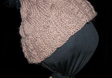 Шапка с меховым помпоном