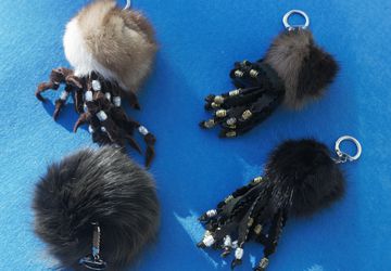 ЯРКИЕ БРЕЛОКИ-ПОДВЕСКИ ИЗ НАТУРАЛЬНОГО МЕХА