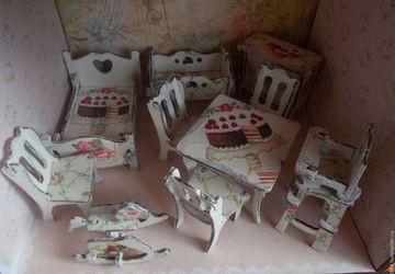 Набор мебели для кукол с декупажем.