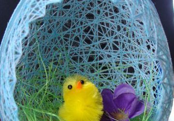 Декоративное пасхальное яйцо из ниток своими руками.