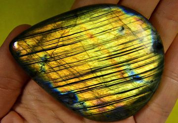 Лабрадор кабошон крупный.