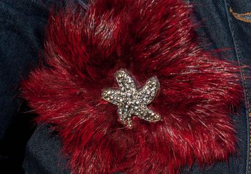 МЕХОВЫЕ БРОШИ