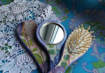 Подарочный набор : расчёски и зеркальце