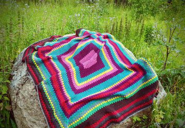 Пледы ручной работы, связанные крючком