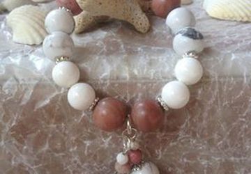 Браслет на резинке из натуральных камней