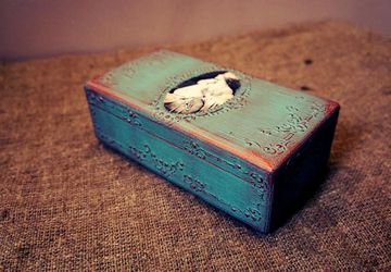 Декор шкатулки в винтажном стиле: имитация окисленной меди