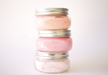 SPA трио для вас и ваших друзей: скраб, кокосовый крем, мятная соль для ног.