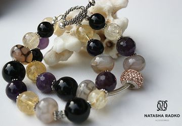 Браслет на замке из натуральных камней