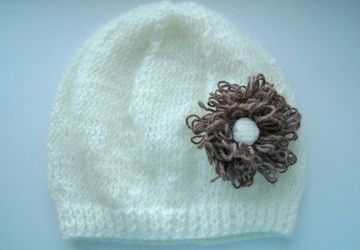 Шапка с цветком