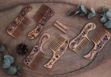 Расчёска деревянная с ручкой выжигание.
