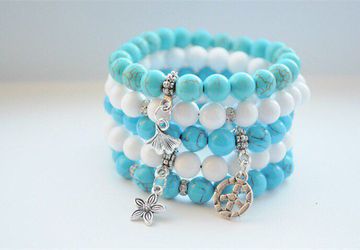 Браслеты из бусин, бисера и натуральных камней.