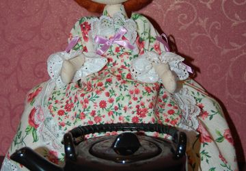 кукла-грелка на чайник Арина