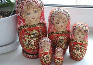 Матрешка ''Золото на красном ''