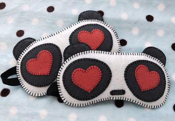 Маска для сна "Влюблённый панда"