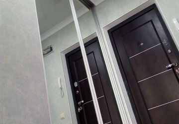 Зеркальный шкаф-купе