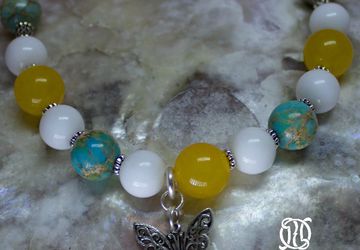 Браслет на замке из натуральных камней