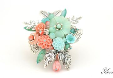 Брошь с цветами и листьями "Кораллово-мятная" Продано!