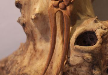 Заколка деревянная резная