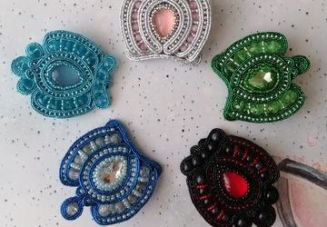 Сутажная брошь "Корона"