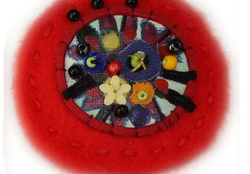 Брошь бохо красная 1