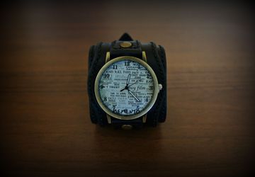 Часы женские на широком ремешке из натуральной кожи