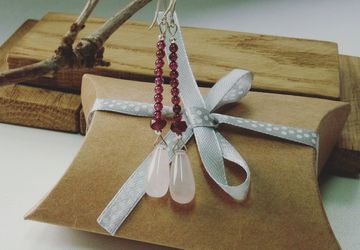 Серьги с розовым кварцем и гранатами
