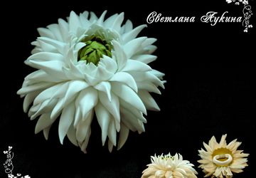 Резинка для волос с цветком георгина