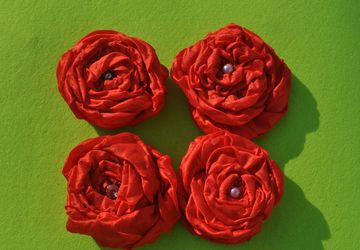 ЦВЕТЫ-БРОШИ ИЗ ТКАНИ И КОТОНА