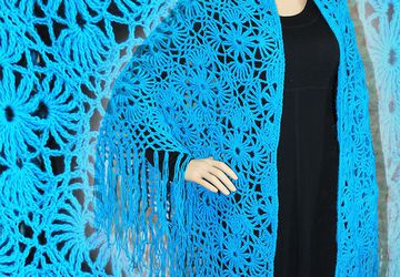 Вязаная шаль Бирюзовая даль.