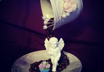 парящая чаша любви.