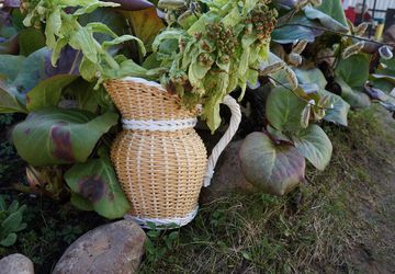 Плетеный кувшин